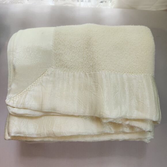 Vintage Baby Blanket Yellow Thermal Felt Fleece Satin Lining Classic Nursery - Picture 2 of 11